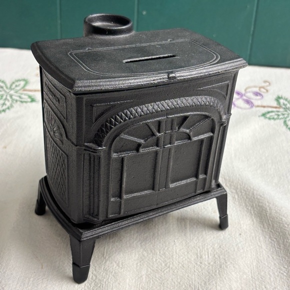 Vermont Castings Cast Iron Intrepid Wood Burning Stove Coin Still Bank - Picture 5 of 8